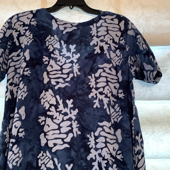 Long, beautiful dress. Smoke & pet free. - Picture 6 of 9